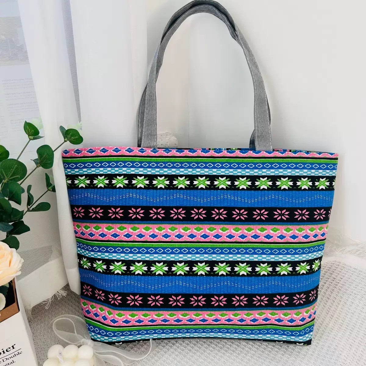 Tote bag for gift packages