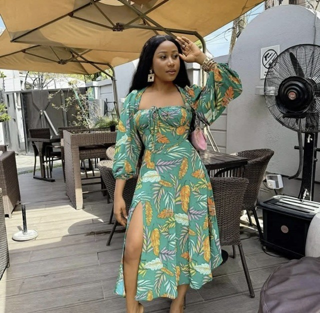Long flowery dress with slit, medium (New)