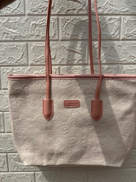 Large leather tote with zip