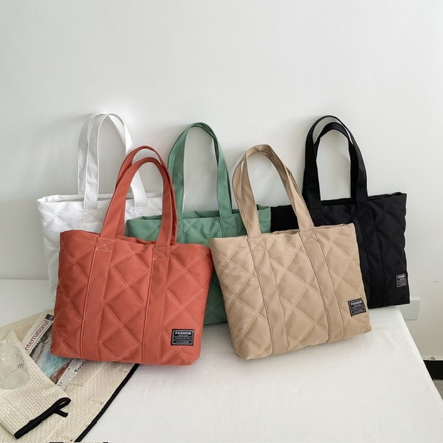 Large puffer tote bag with zip