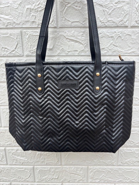 Medium leather tote bag with zip