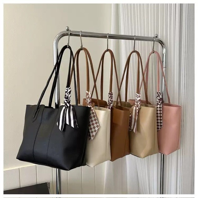 Large leather tote bag with zip