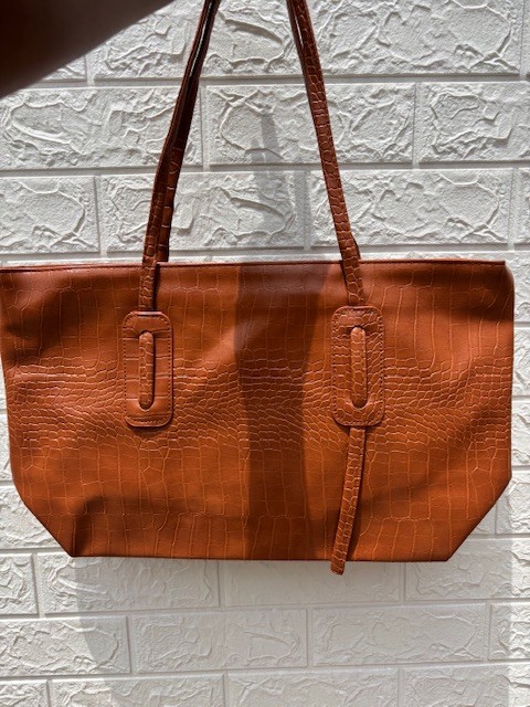 Large leather tote with zip