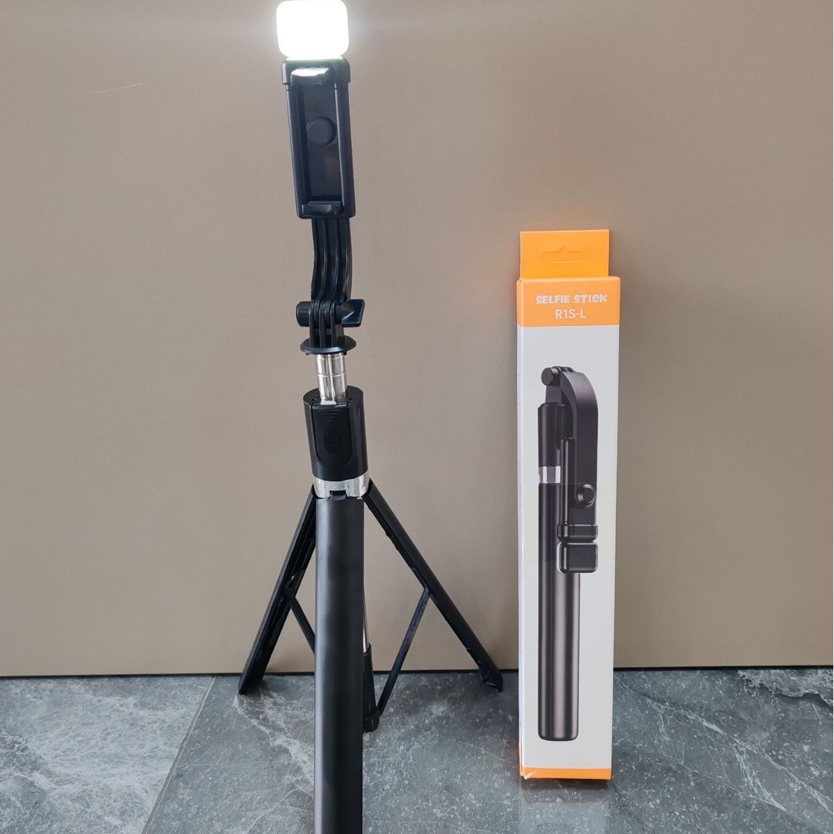 Xtra long selfie stick tripod (2in 1) with light