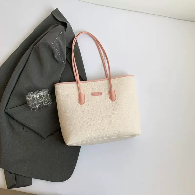 Medium PU leather tote bag (no charm)