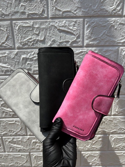 Ladies purse with compartment